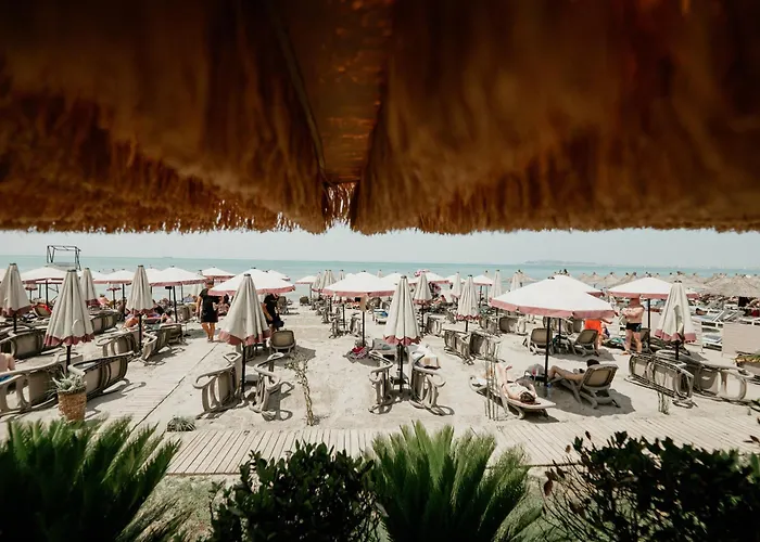 Flower & Golem (Tirana)