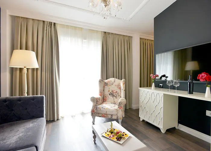 Hotel Flower & Golem (Tirana)