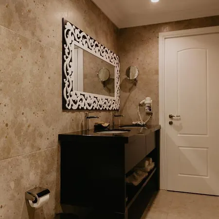 Flower Hotels&resorts Golem (Tirana)