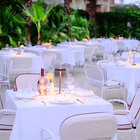 Flower & Hotell Golem (Tirana)