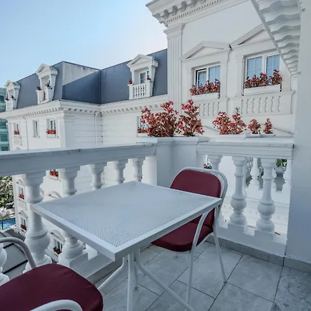 Flower & Hotel Golem (Tirana)